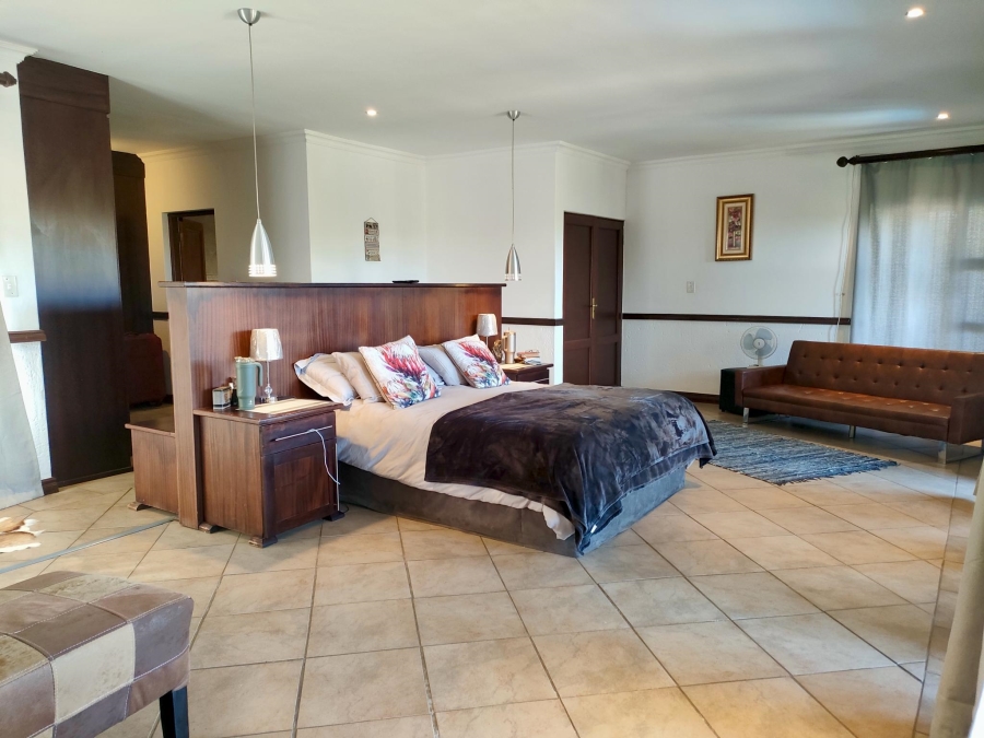 5 Bedroom Property for Sale in Birdwood Estate North West